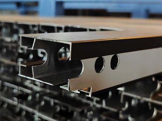 অ্যালুমিনিয়াম স্লাইডিং প্রোফাইল দক্ষিণ আফ্রিকার বাজারের জন্য পাউডার লেপ দিয়ে তৈরি